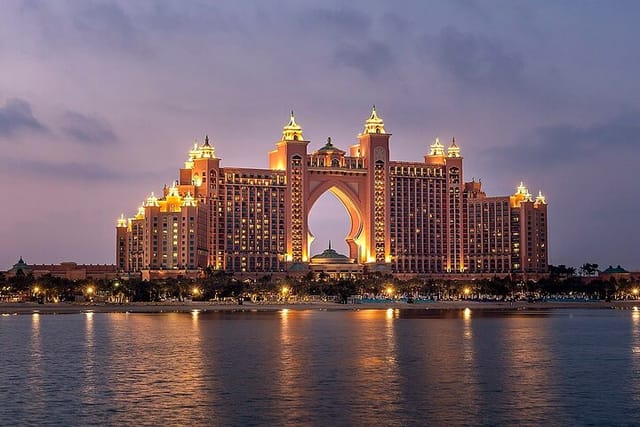 Atlantis The palm The first hotel built in the palm island 